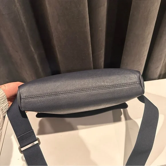 Louis Vuitton Alex Messenger PM Tiaga Leather - Picture 8 of 12